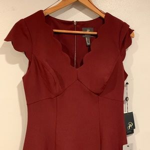 💕Adriana Papell Scalloped neckline dress